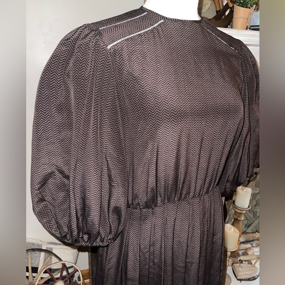Albert Nipon vintage brown puffy sleeve dress with pockets!! 18 Pit to pit. - Picture 3 of 11